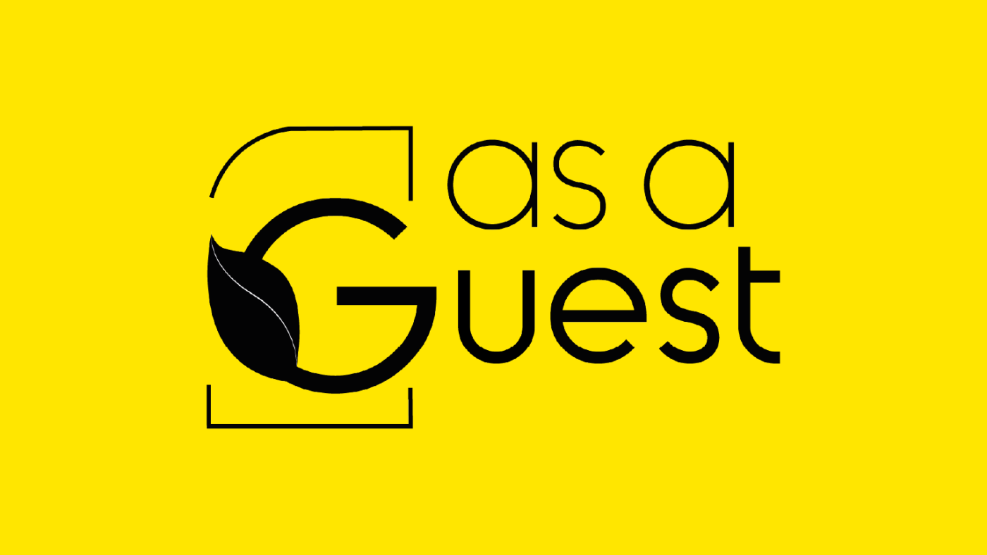 Logo de la startup as a Guest sur fond jaune